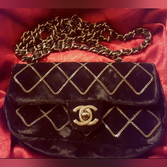 COMING SOON RARE & OR VINTAGE CHANEL , BALLY , LOUIS VUITTON , GUCCI & ETRO... - Picture 9 of 12